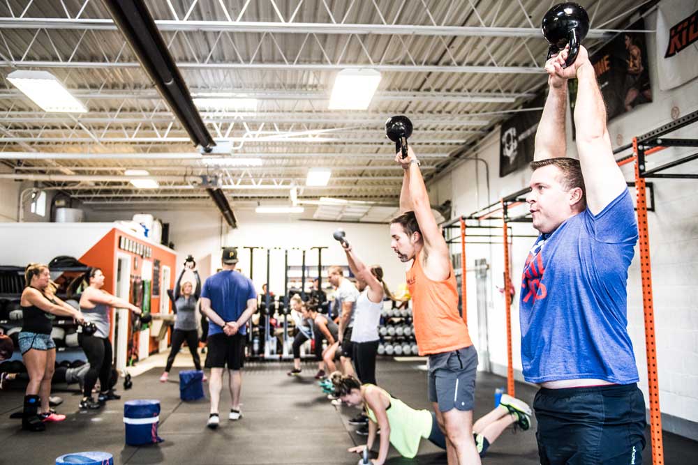 A group of people in the gym doing exercises.